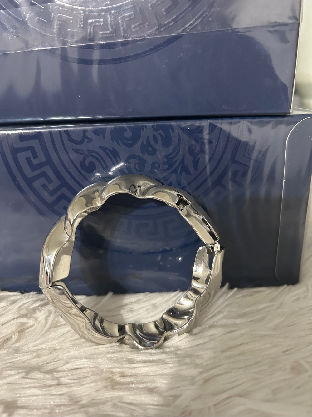 Polished Silver Wave-Edge Women’s Bracelet